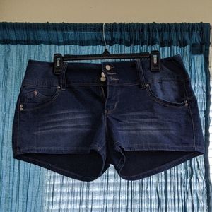 "WannaBettaButt" shorts